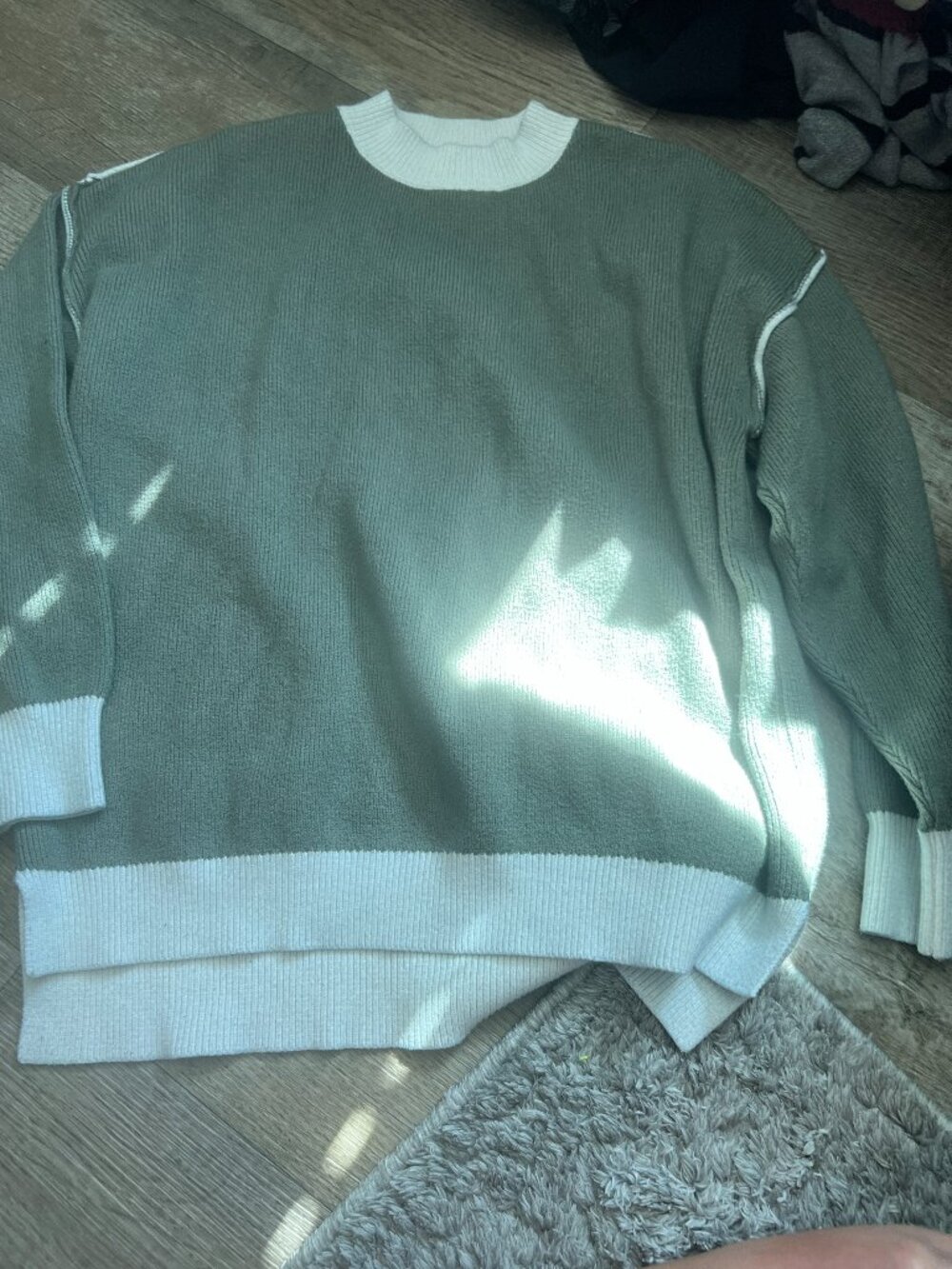 BKE‎ Green Sweater size small